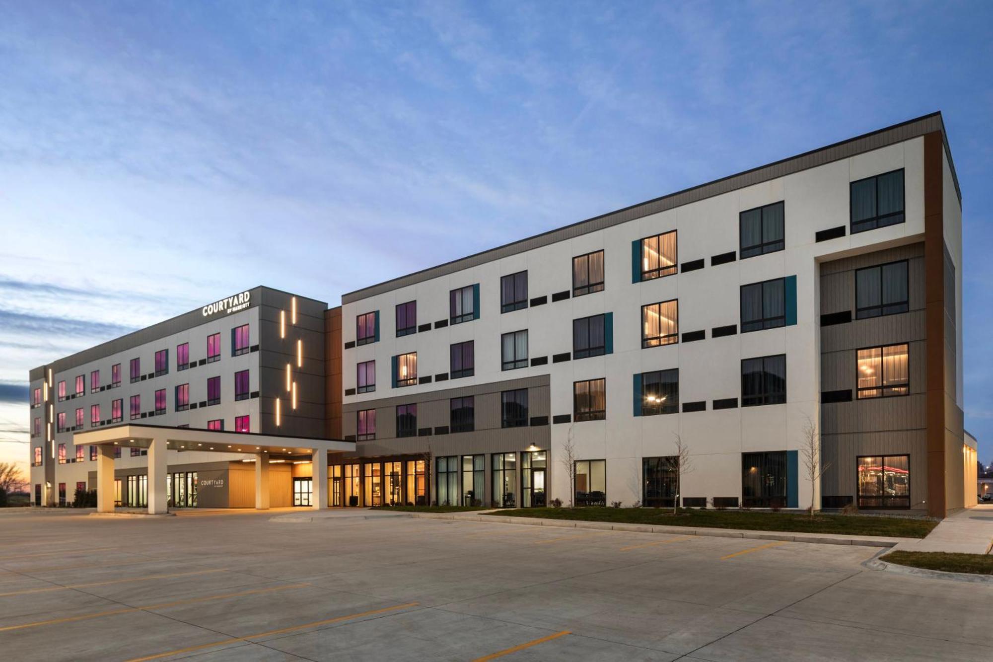 Courtyard By Marriott Bettendorf Exterior photo