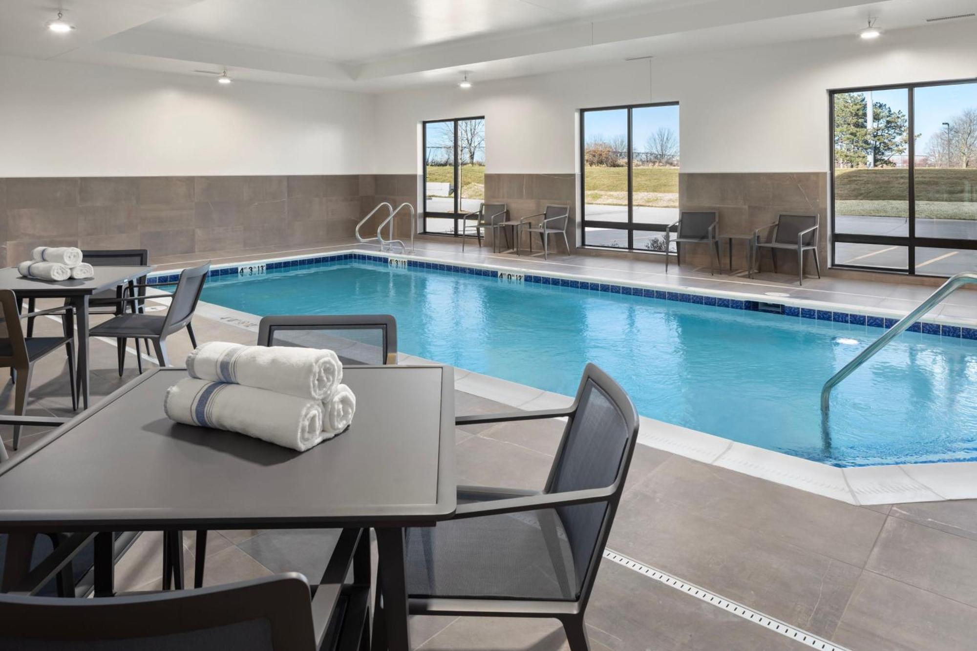 Courtyard By Marriott Bettendorf Exterior photo