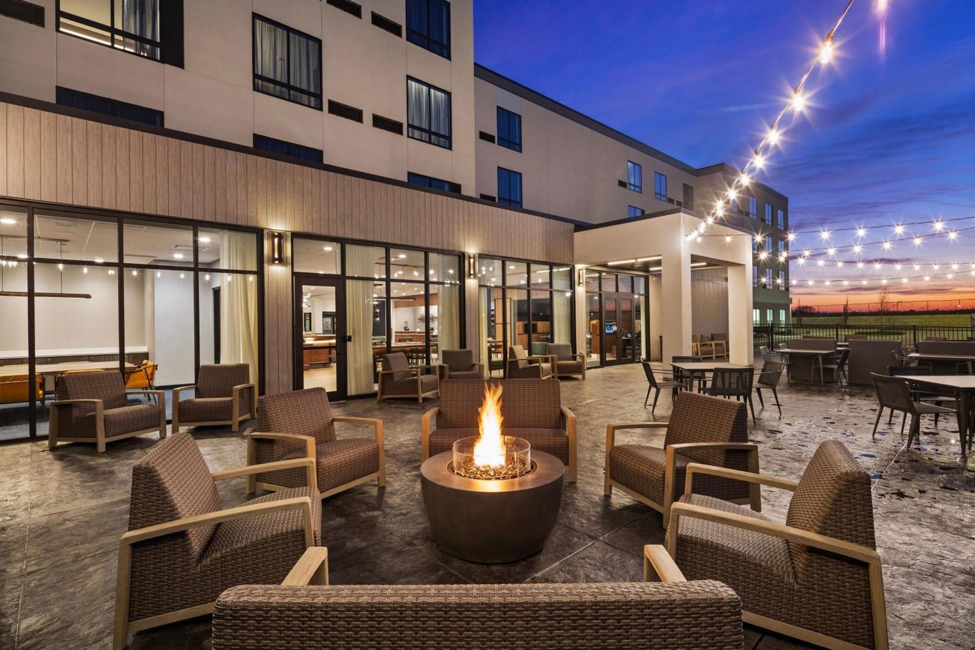Courtyard By Marriott Bettendorf Exterior photo